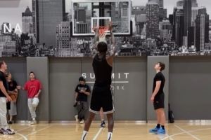 打磨技术短板！范德彪转发自己练罚球的视频 上赛季命中率仅55.6%