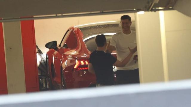 V体育APP-莱万回到慕尼黑与拜仁告别：这段经历，不会忘记