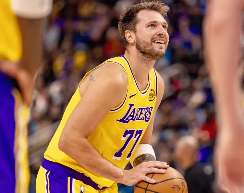 V体育娱乐-得分手！东契奇目前连续21场20+、连续13场30+、连续3场40+